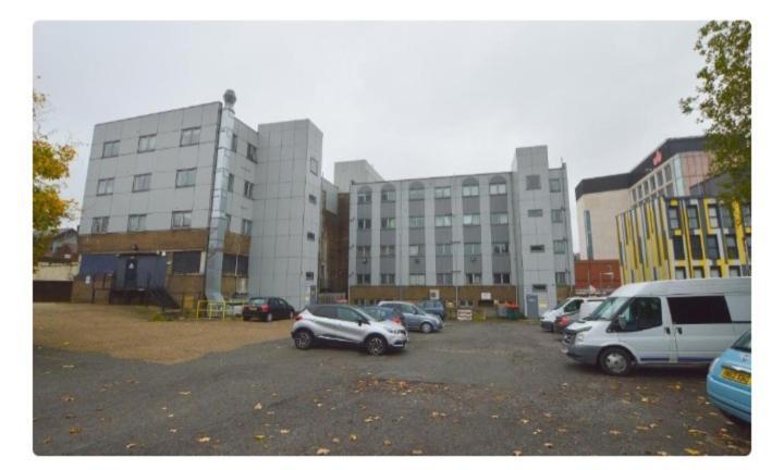 Spacious Modern Flat In Luton Town Centre Esterno foto
