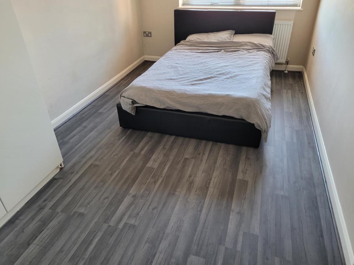 Spacious Modern Flat In Luton Town Centre Esterno foto