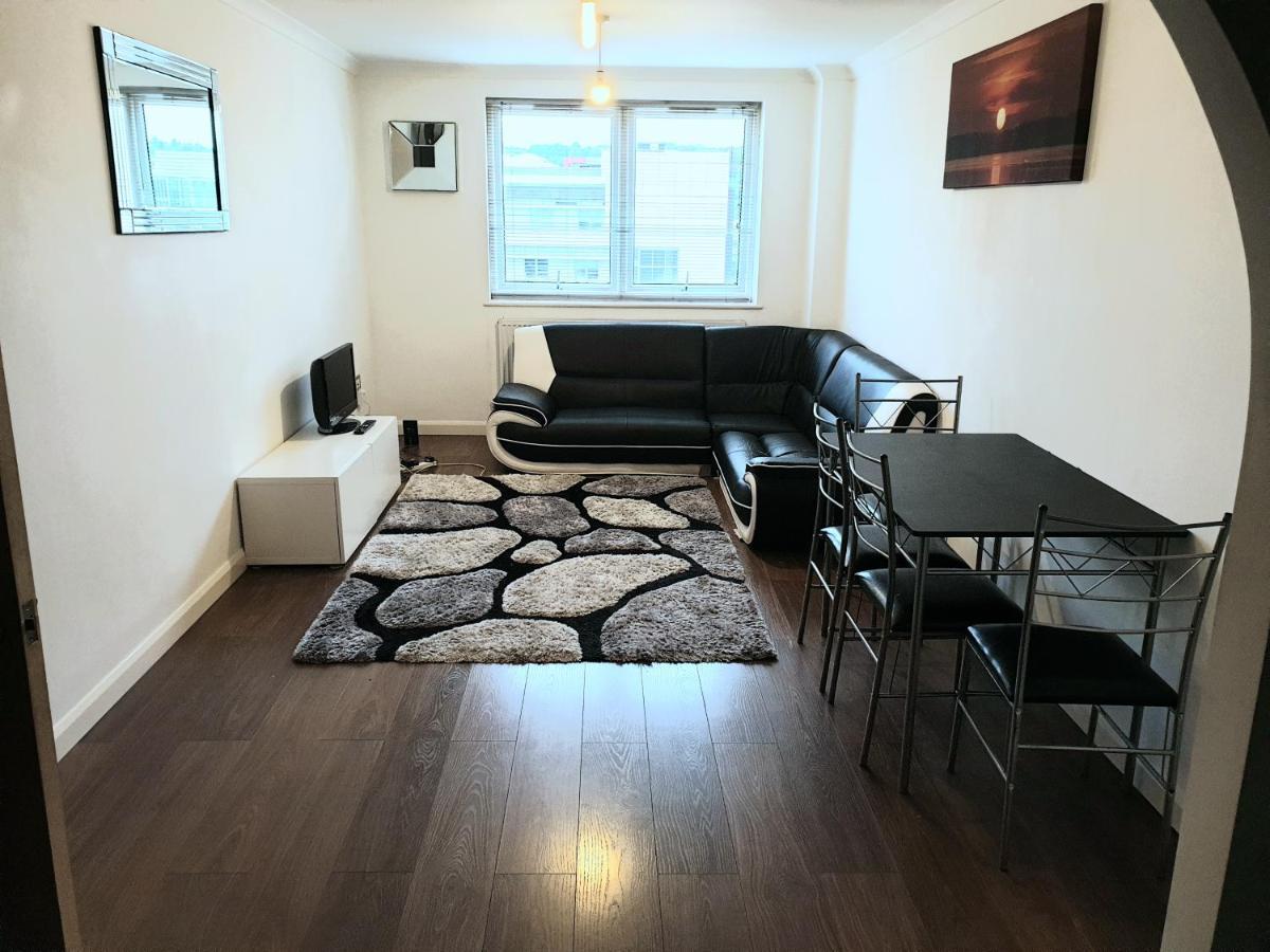 Spacious Modern Flat In Luton Town Centre Esterno foto